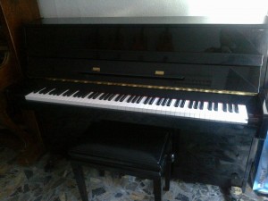 YAMAHA E